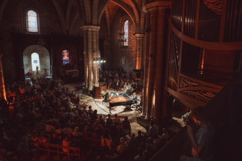 Renaud Capuçon jouant la musique de Gabriel Fauré dans la basilique Saint-Sauveur de Rocamadour pour le Festival de Rocamadour